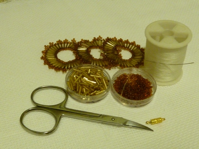 материалы для самостоятельного изготовления колье из бисера