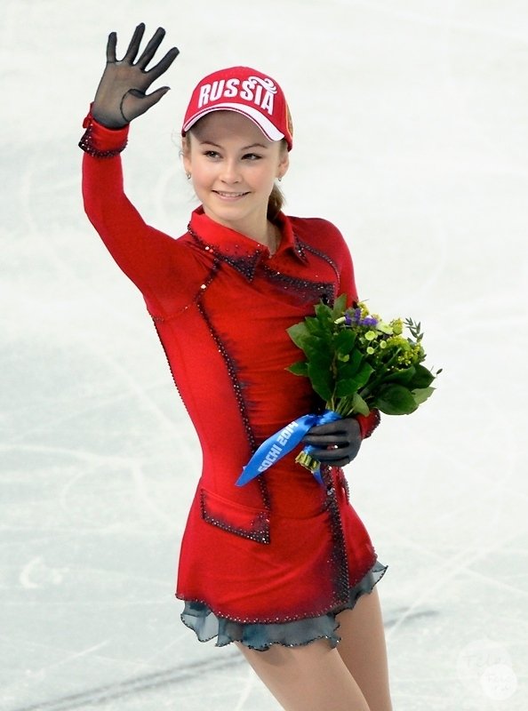 Юлия Липницкая юная чемпионка по фигурному катанию