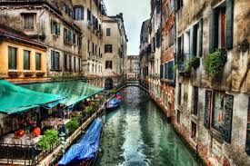 Чем привлекает Венеция туристов?