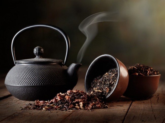 Черный крепкий чай - повышает или понижает давление?