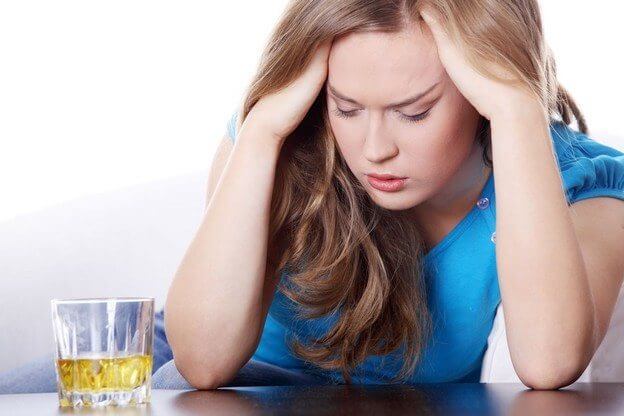 Какие могут быть причины алкоголизма у женщин?