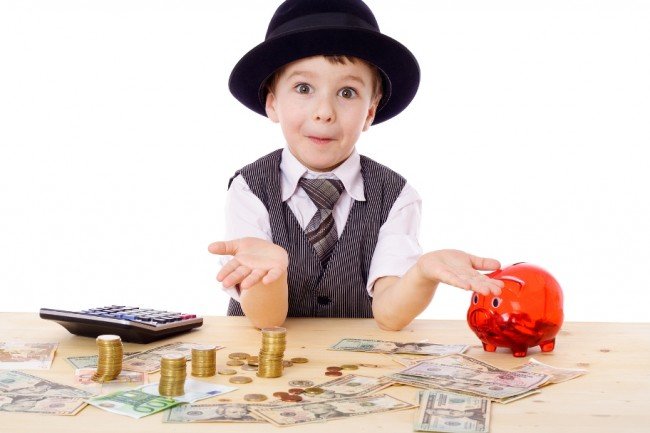 В каком возрасте ребенку объяснить, что такое деньги и как их заработать?