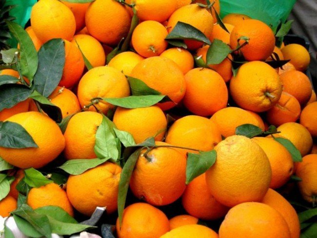 спелые апельсины