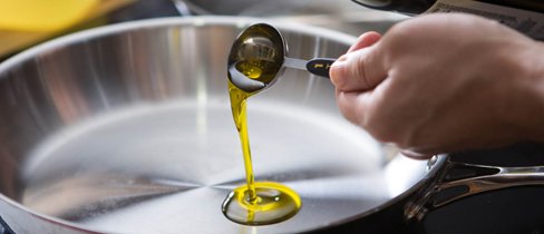 Использование оливкового масла в домашних условиях.