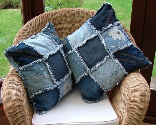Подушки из старых джинсов.