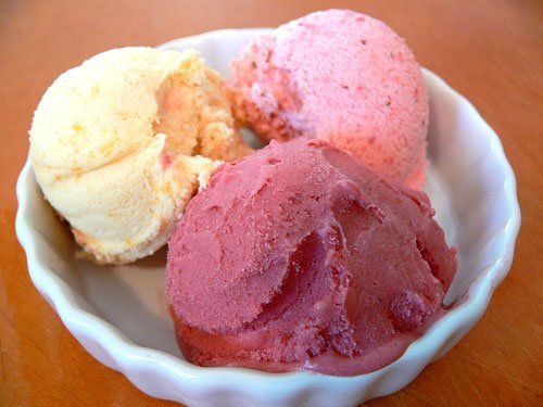 готовое мороженое из ягод