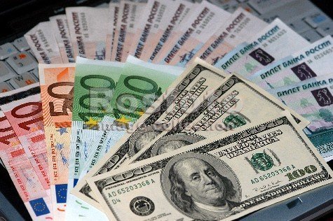 Рубль, доллары США, евро