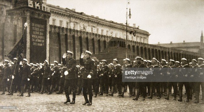 Фотографии военных парадов на Красной Площади.