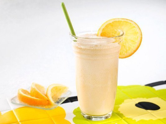 Молочный коктейль с апельсиновым соком