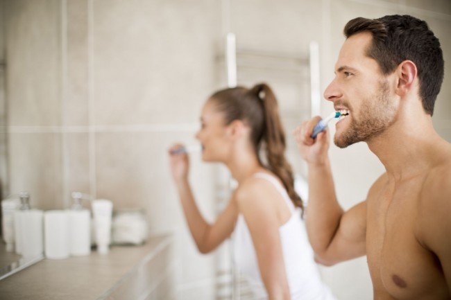 чистить зубы, сколько раз в день