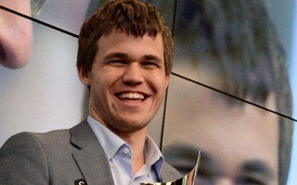 улыбка чемпиона мира по шахматам 2016 года.