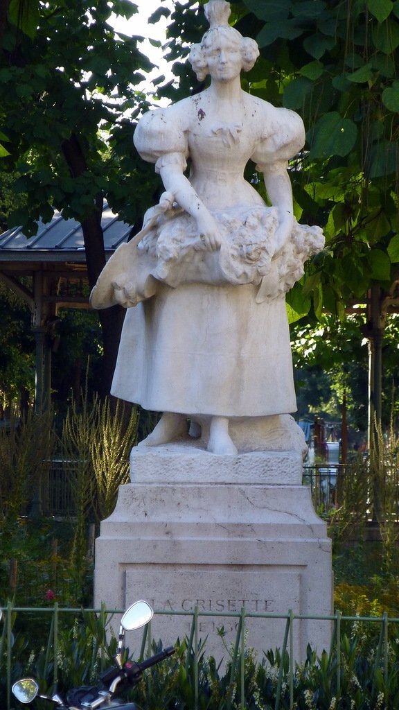 памятник гризетке в Париже