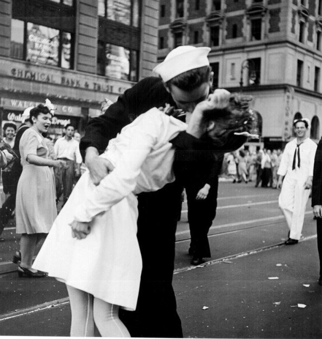 Как целуются английские моряки.