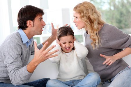 Гнев и скандалы в семье - прямой путь к разводу.