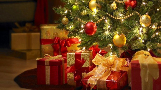 Подарки под елкой