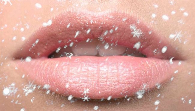 Как правильно ухаживать обветренными за губами зимой?