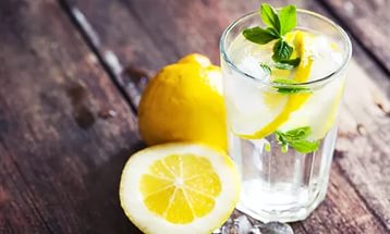 польза лимонной воды