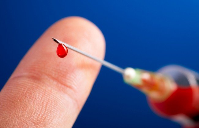 Основной путь передачи вируса гепатита С - через кровь.