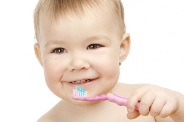 приучаем чистить зубы малыша