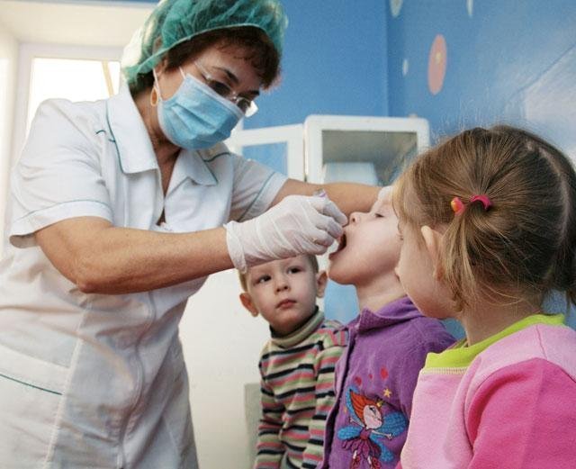 Осмотр медсестры в детском саду