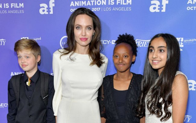 Анджелина Джоли и её дети.