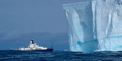 айсберг и корабль
