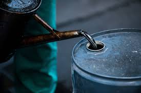 сколько же литров в баррели нефти