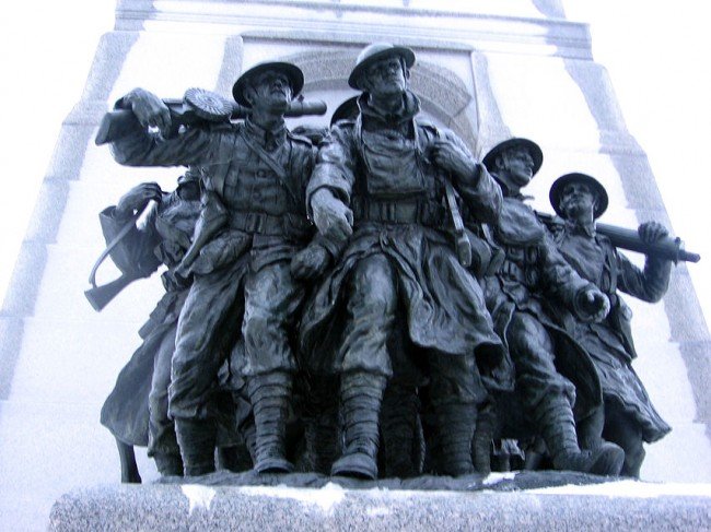 Солдаты в обмотках.(монумент)
