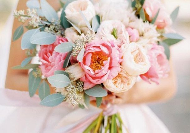 Свадебный букет невесты в 2017 г. должен быть составлен именно из роз Остина.