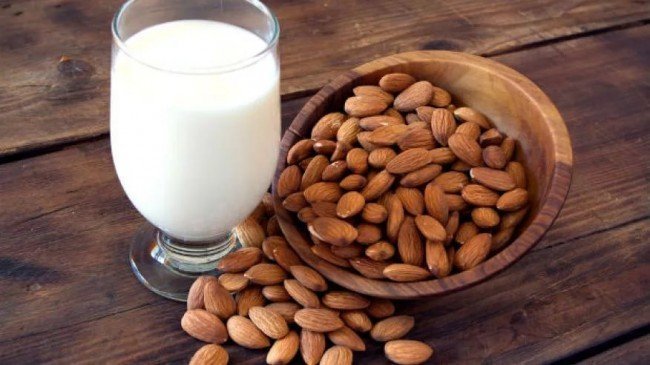 Чем полезно ореховое молоко