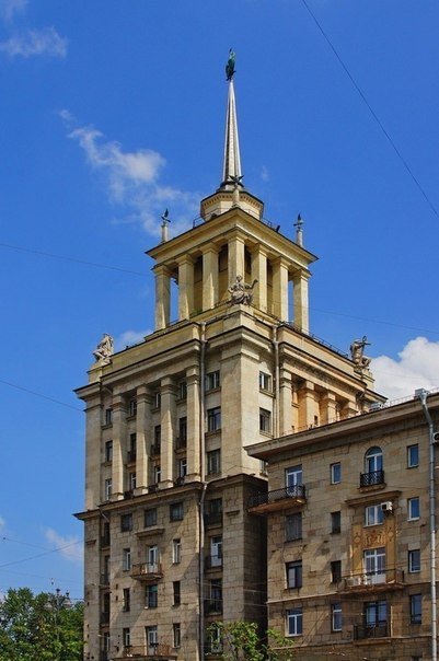 здание жилого дома, расположенное на Московском проспекте, д.190