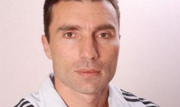 Где и когда родился Григорян, где учился и работал?