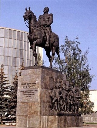Конь Будённого -  памятник