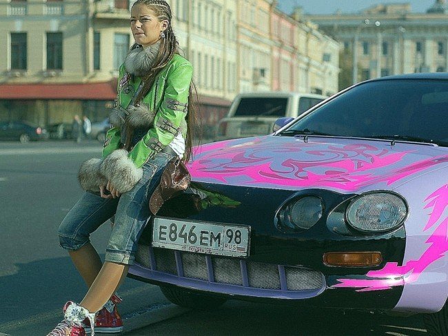 гонщица на улице