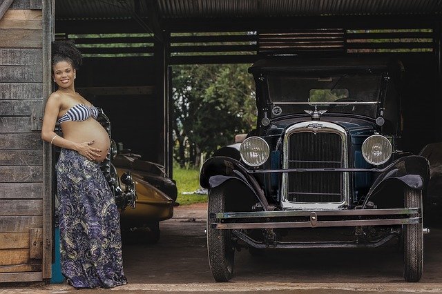 беременная и автомобиль