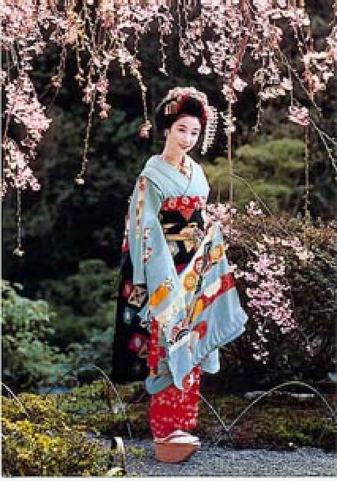 кимоно - традиционная одежда женщин Японии