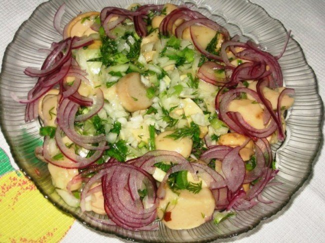 Салат из маринованных шампиньонов.